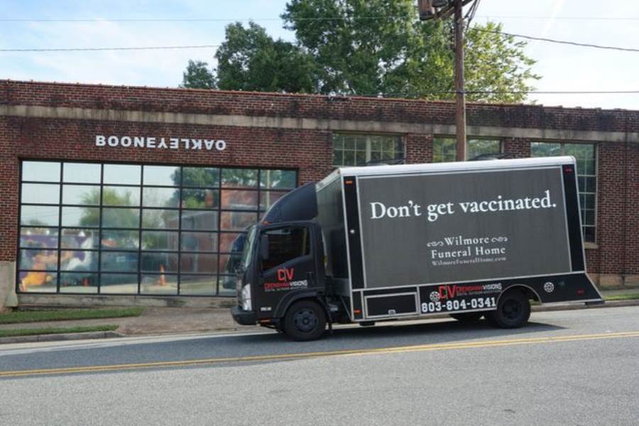 "لا تتلقى تطعيم كورونا".. إعلان مبتكر لتشجيع الناس على التلقيح