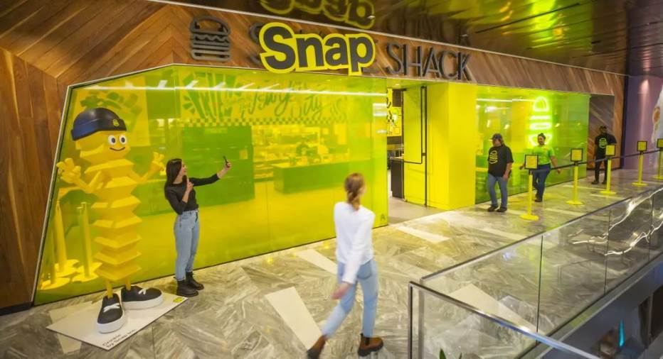 سنابشات تستحوذ على مطعم Shake Shack وتحول الطلب فيه لتقنية الواقع المعزز